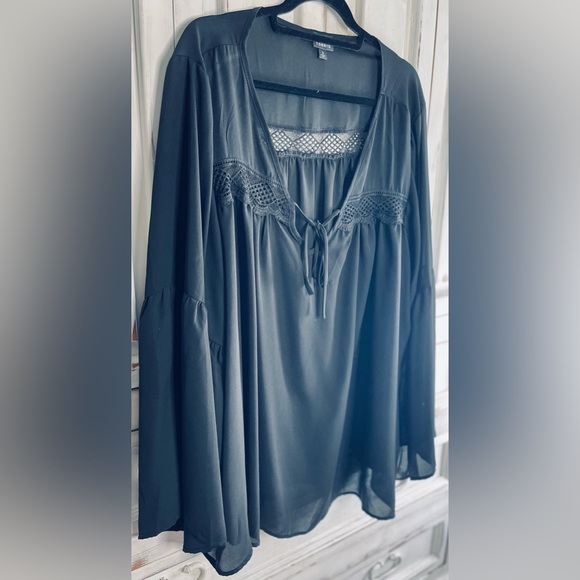 Torrid pheasant style black blouse w/lace trim detail size 3X - Picture 3 of 6